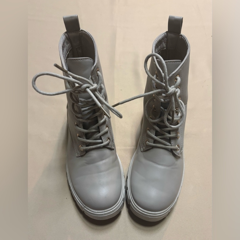 Women’s‎ Combat Boots Lace Up Ice Gray Size 6 Chunky Platform Block Heeled